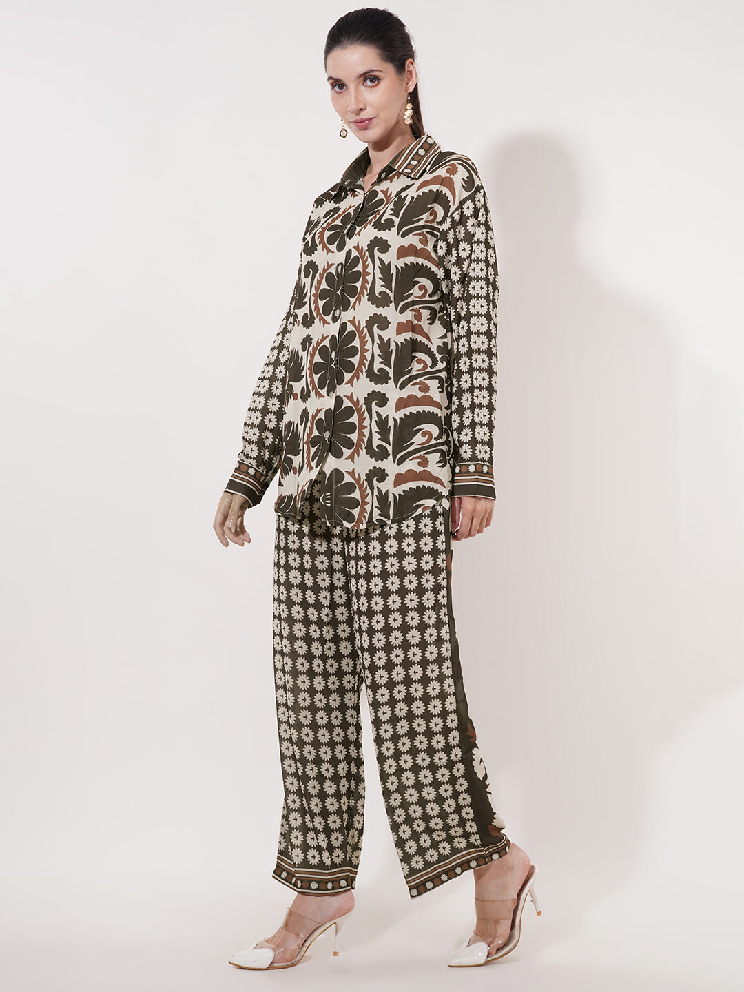 Clobug Women Printed Full Sleeve Crepe Shirt & Pant Co-ord Set