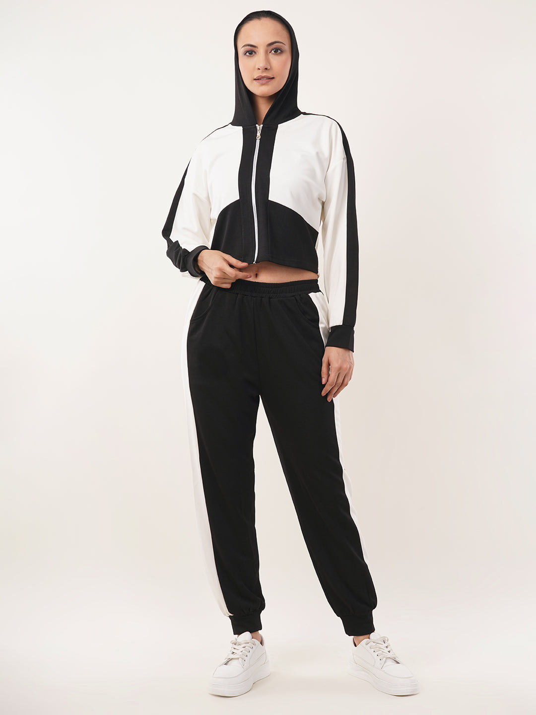 Clobug Women Hood Neck Cotton Blend Sweatshirt With Joggers Classic Winter Co-ord Set