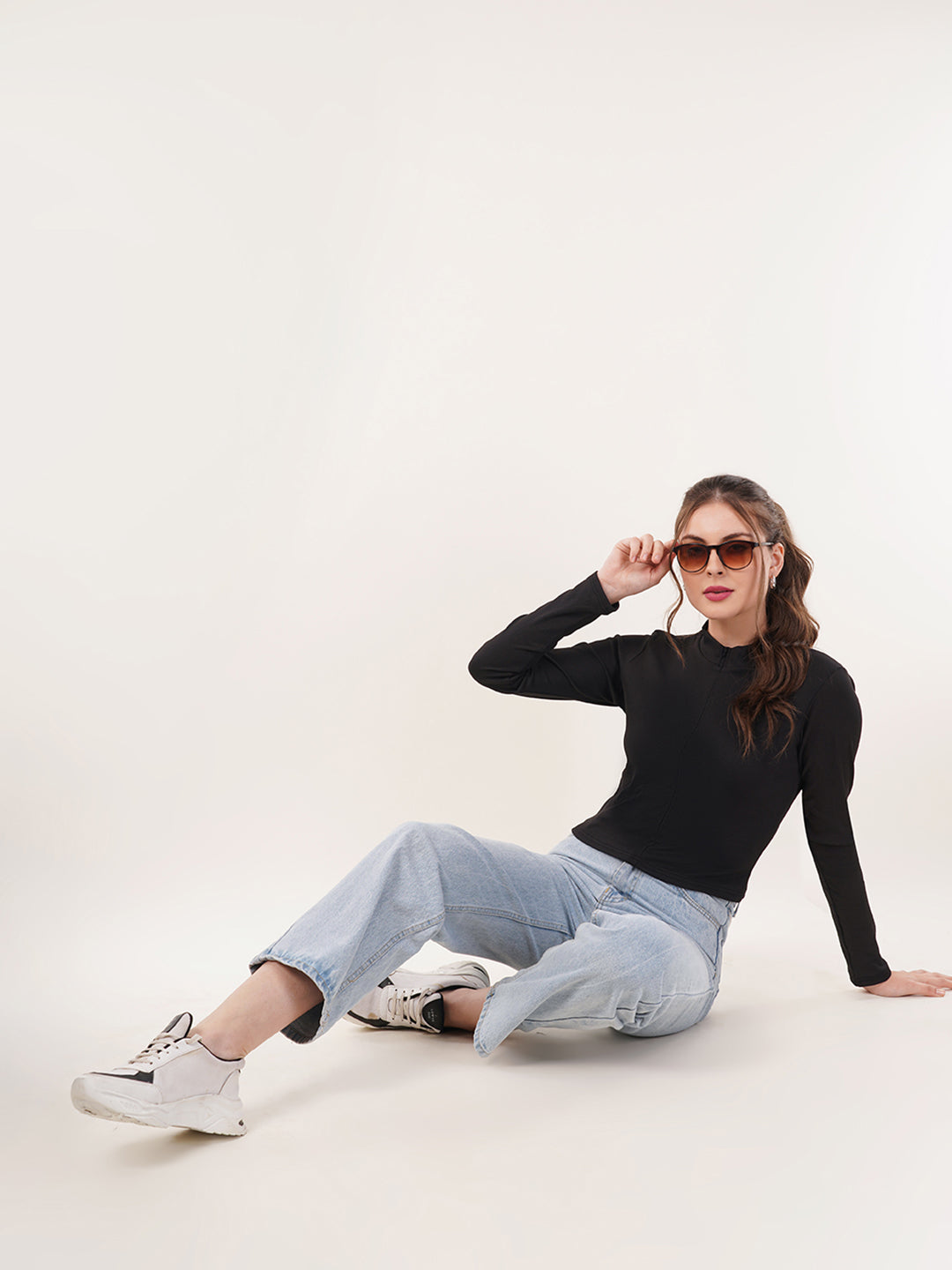 Clobug Women Black High Neck Regular Crop Top