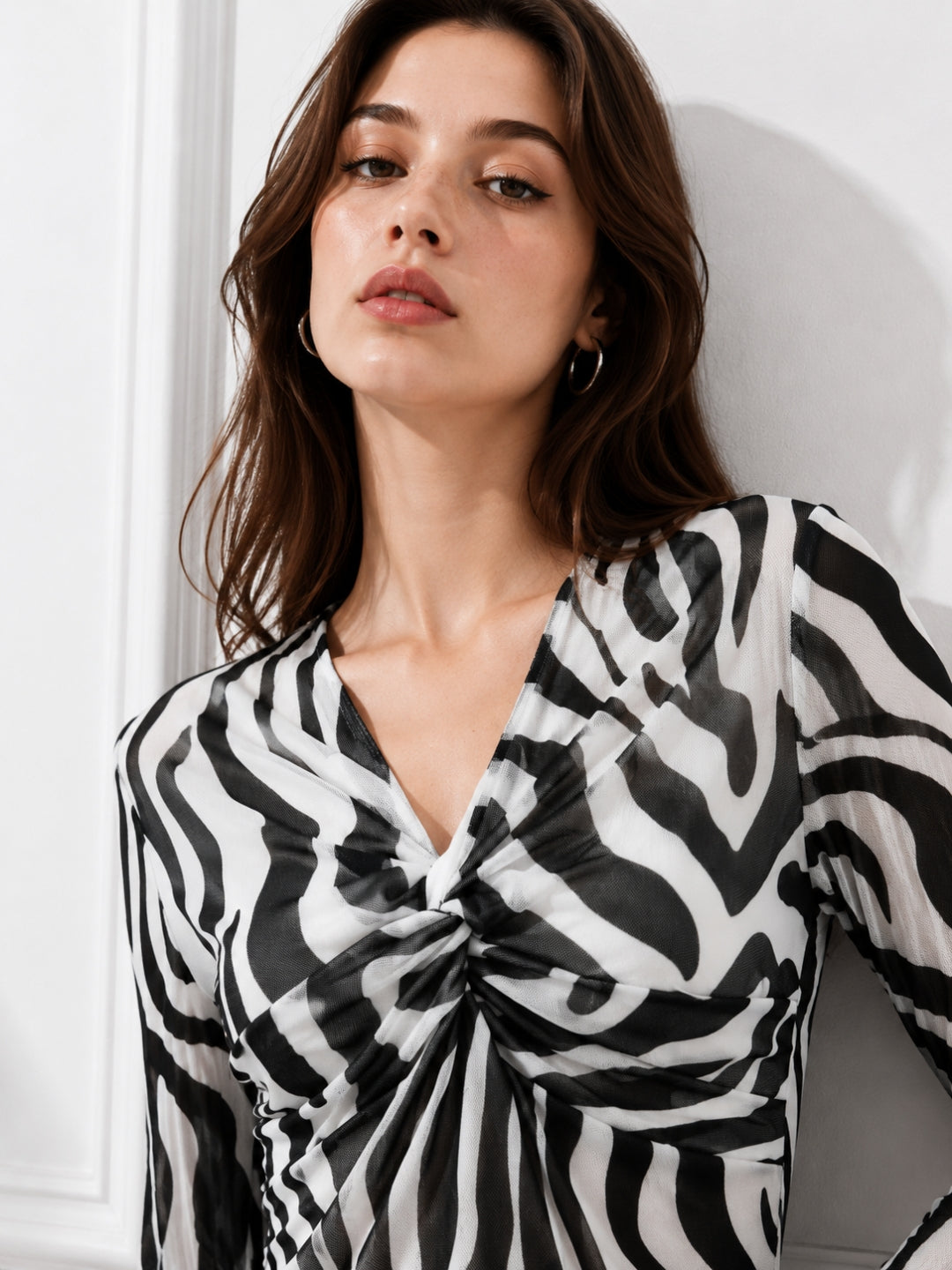 Clobug Women Printed V neck Full Sleeve Crop Top