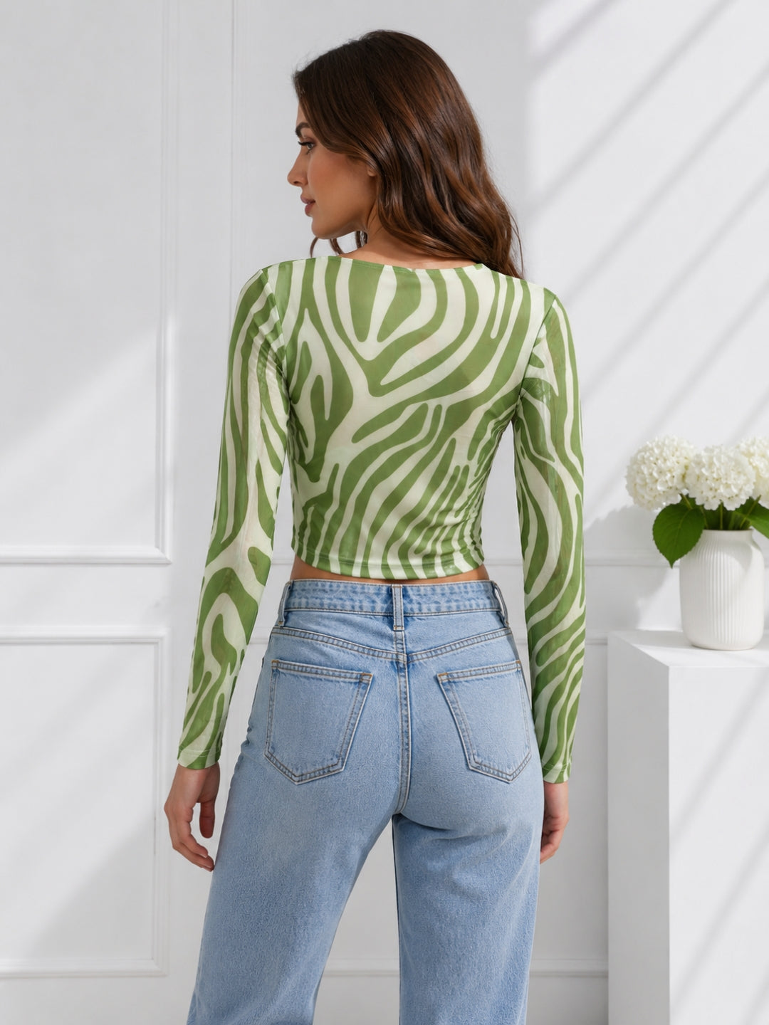 Clobug Women Printed V neck Full Sleeve Crop Top