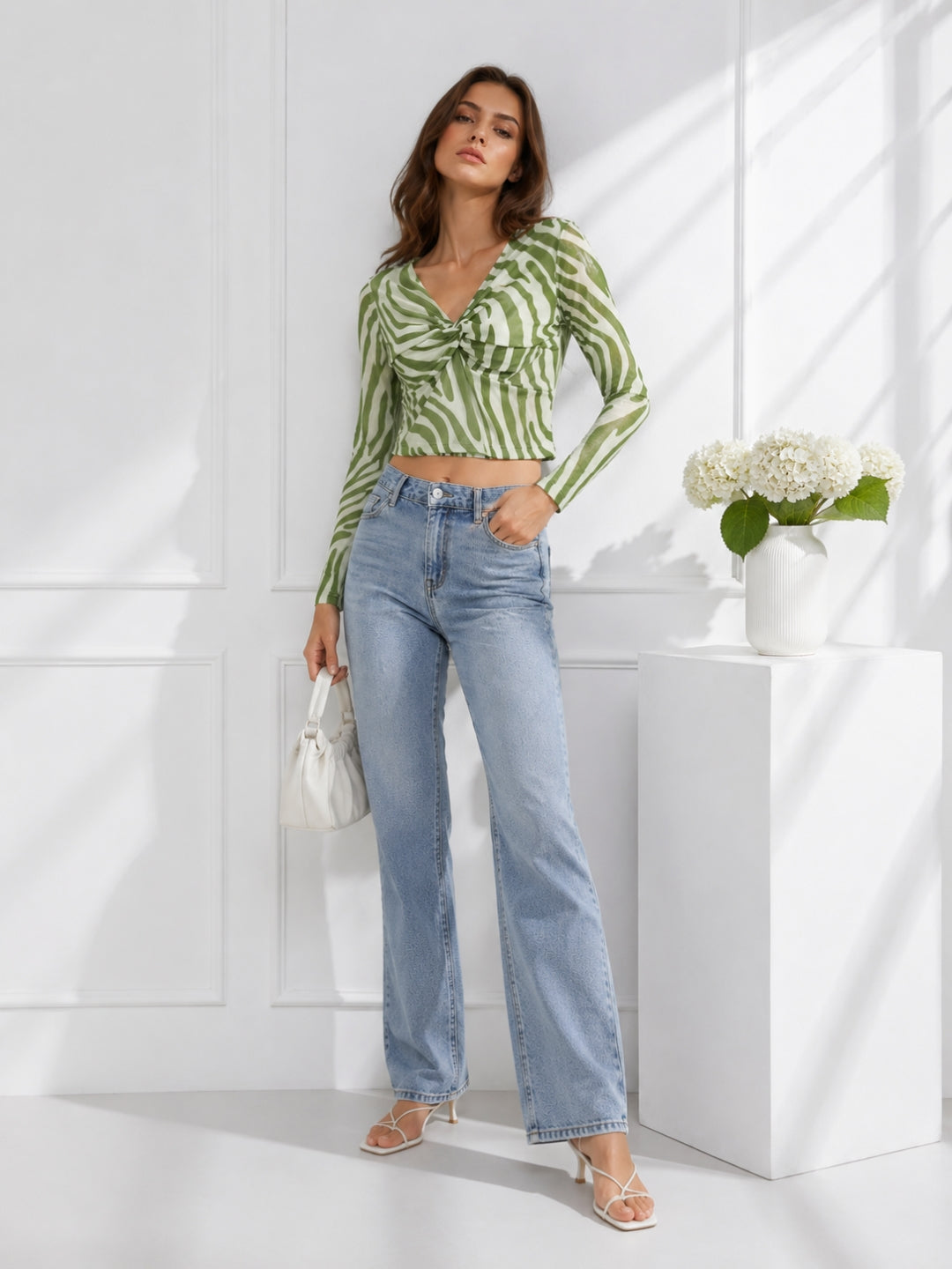 Clobug Women Printed V neck Full Sleeve Crop Top