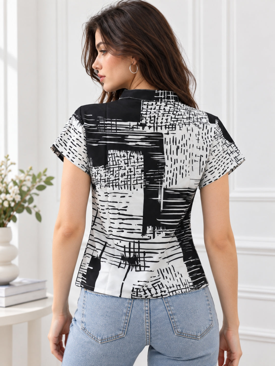 Clobug Stylish Printed V Neck Top for Women – Trendy Summer Top