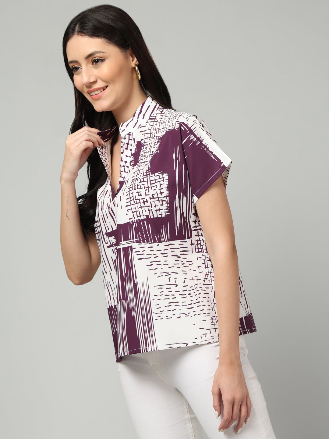 Clobug Stylish Printed V Neck Top for Women – Trendy Summer Top