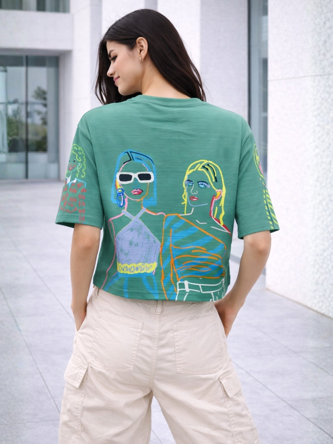 Clobug Women Oversized Graphic Print Crop T-Shirt