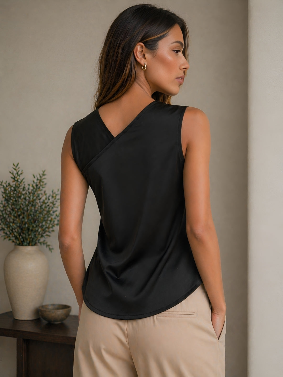 Clobug Women Black Sleeveless Satin Top