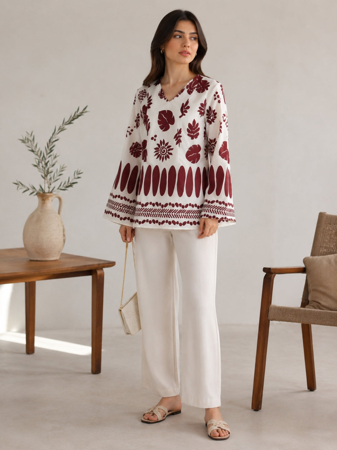 Women White Floral Printed V-Neck Relaxed Fit Kurti