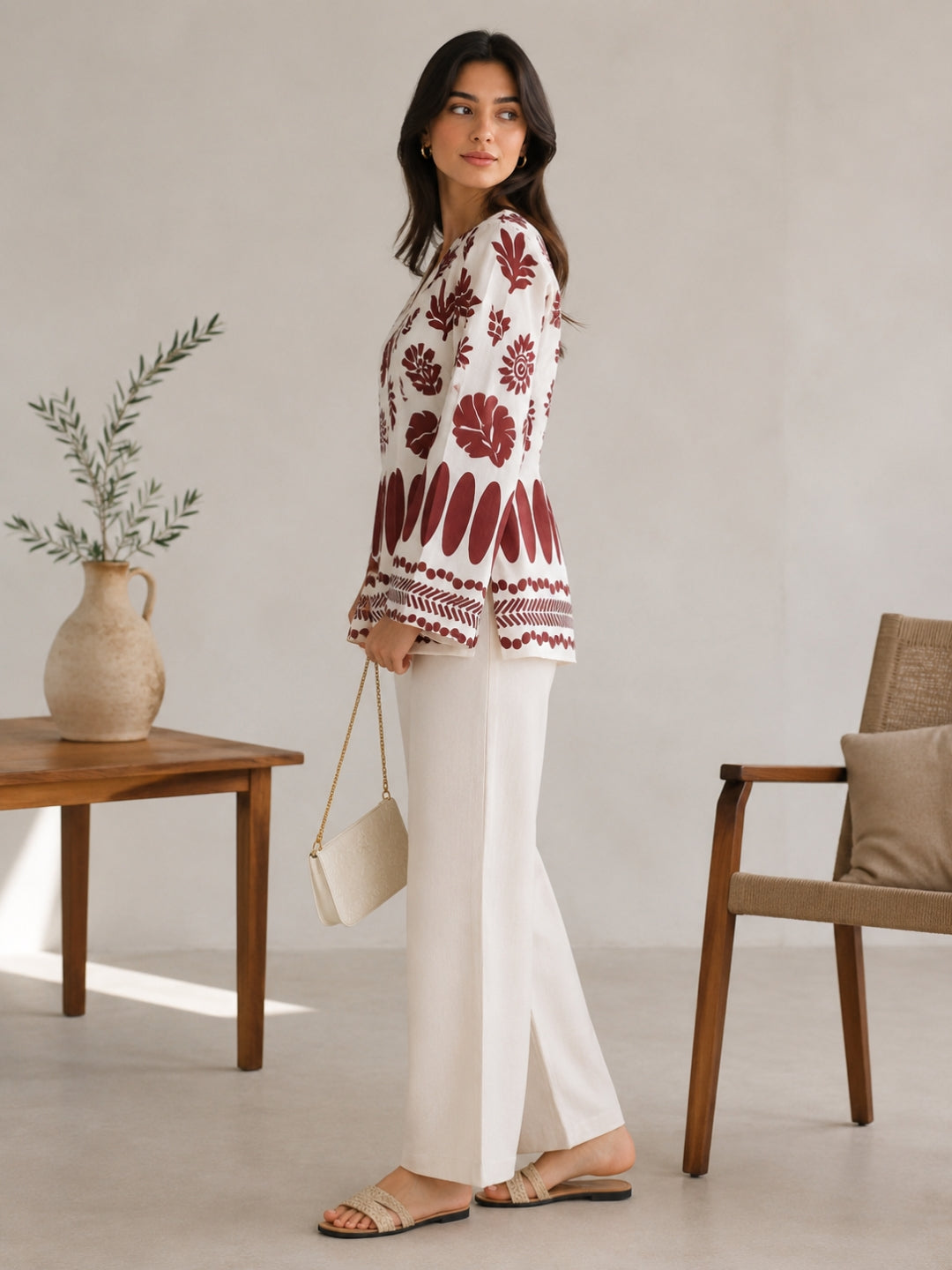Women White Floral Printed V-Neck Relaxed Fit Kurti