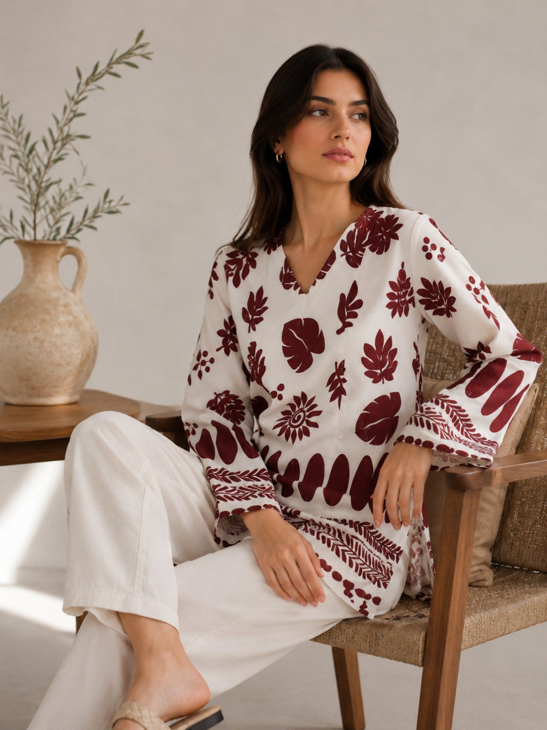 Women White Floral Printed V-Neck Relaxed Fit Kurti