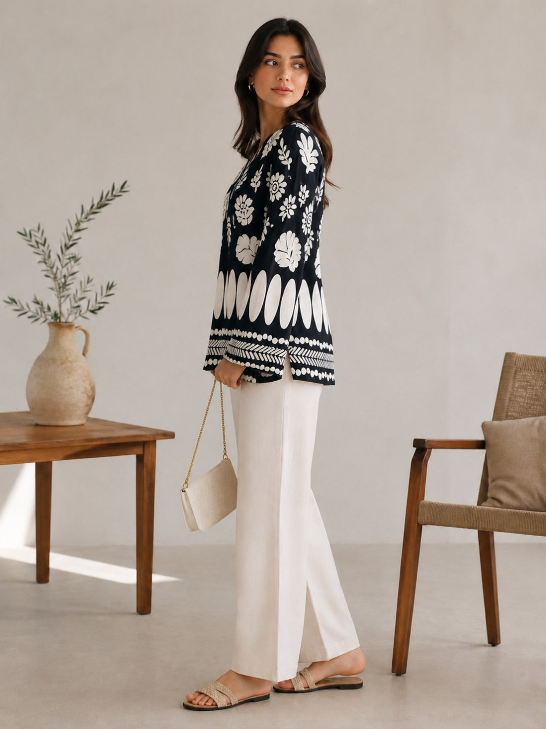 Women White Floral Printed V-Neck Relaxed Fit Kurti
