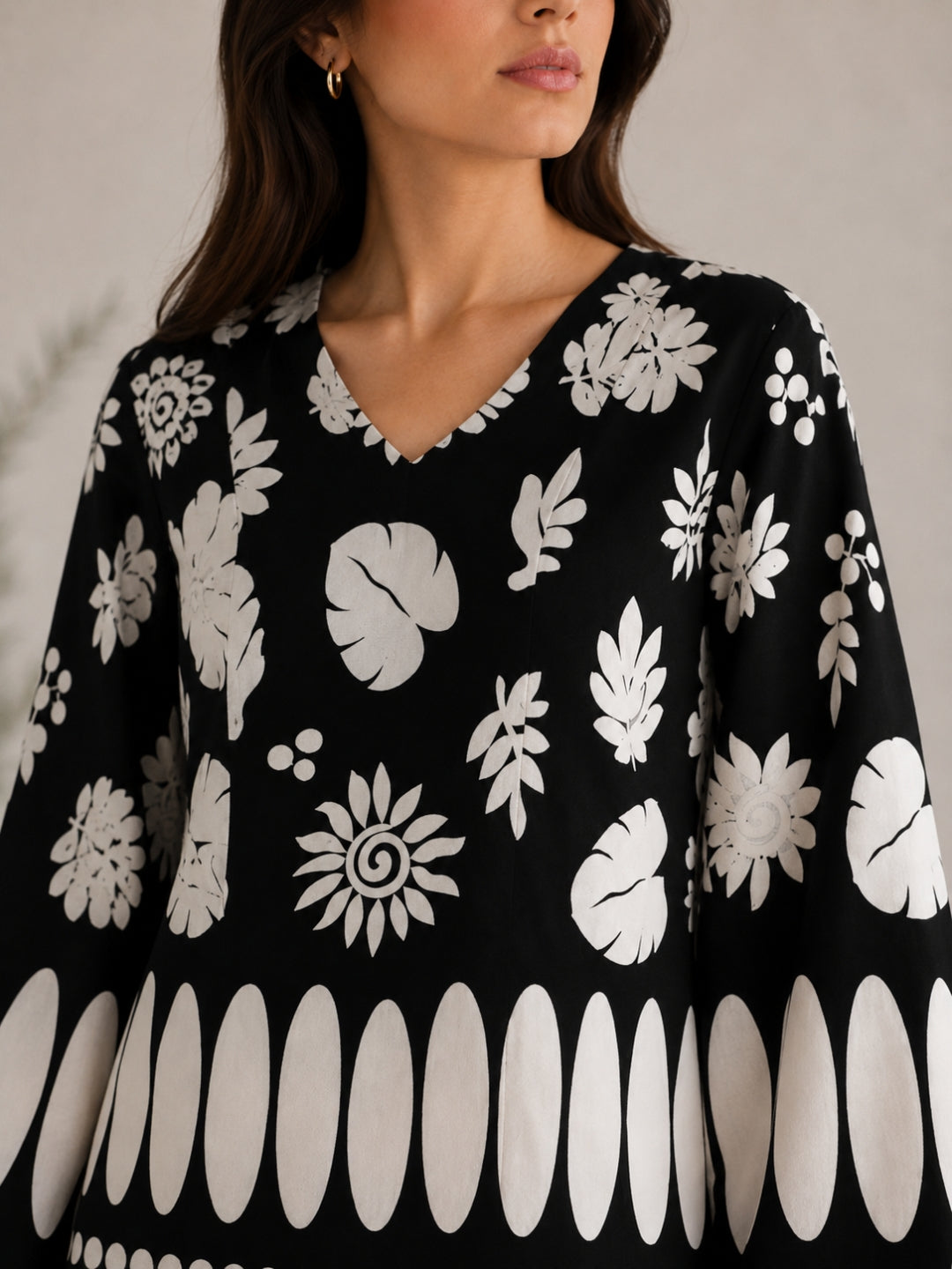 Women White Floral Printed V-Neck Relaxed Fit Kurti