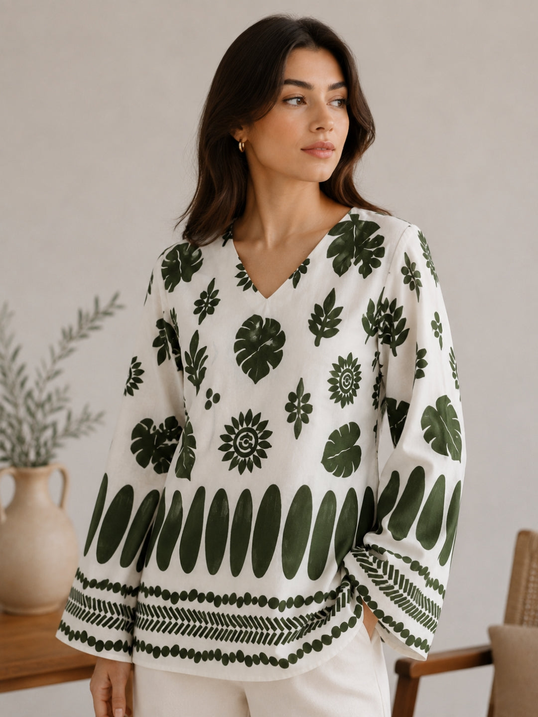 Women White Floral Printed V-Neck Relaxed Fit Kurti