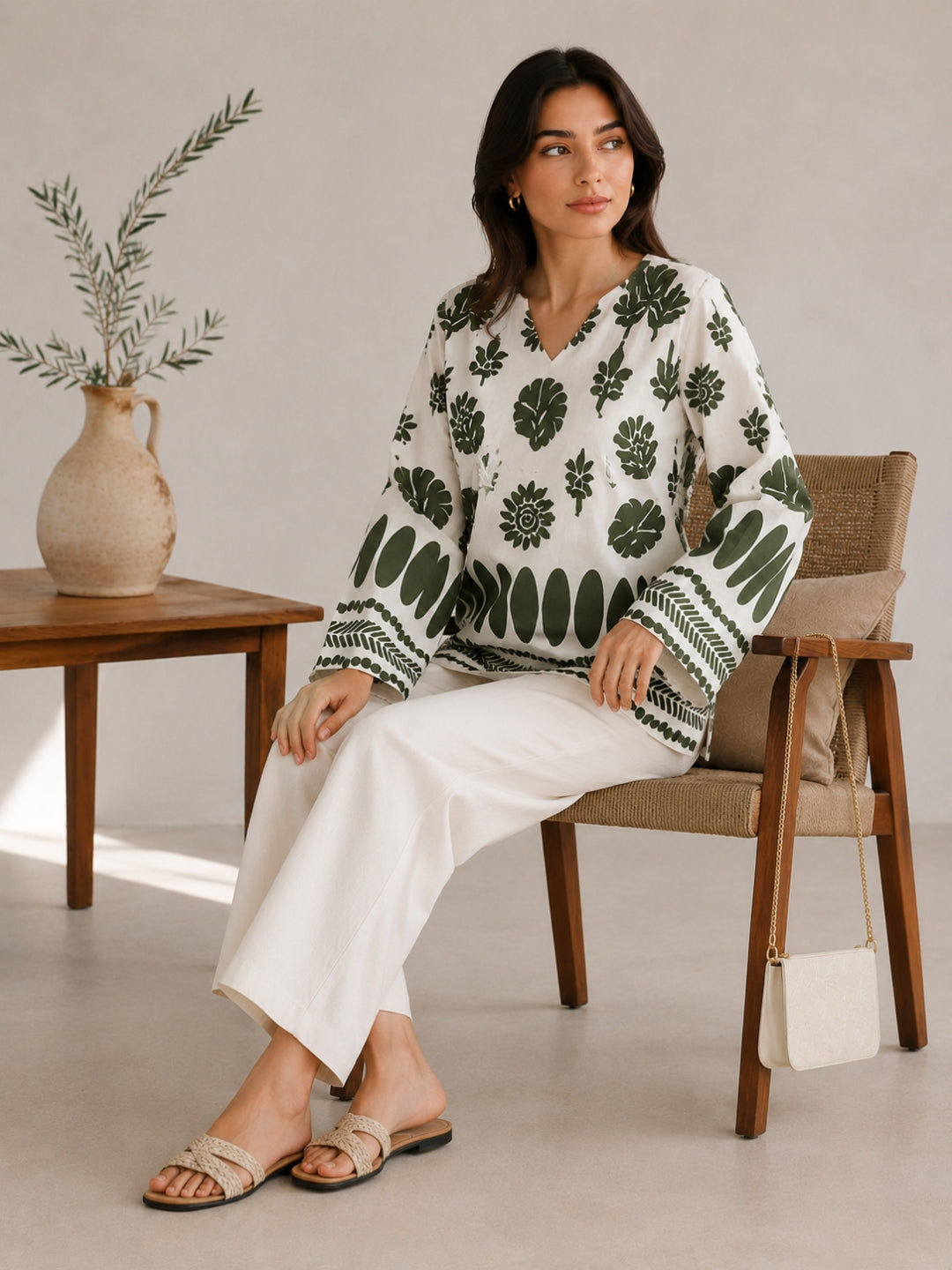 Women White Floral Printed V-Neck Relaxed Fit Kurti