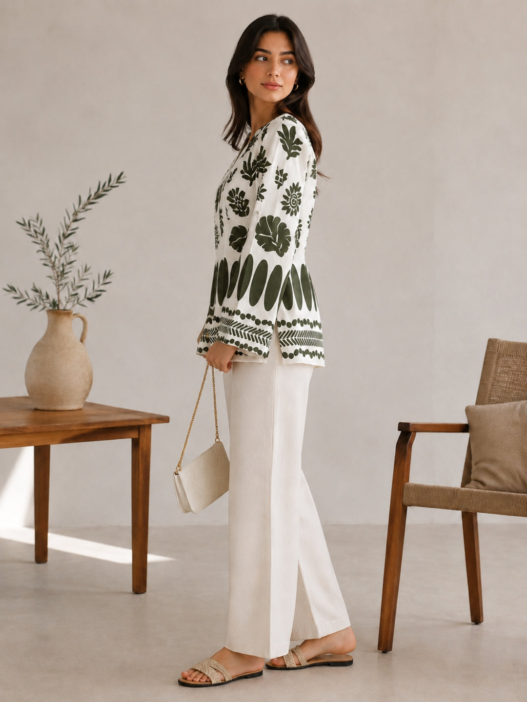 Women White Floral Printed V-Neck Relaxed Fit Kurti