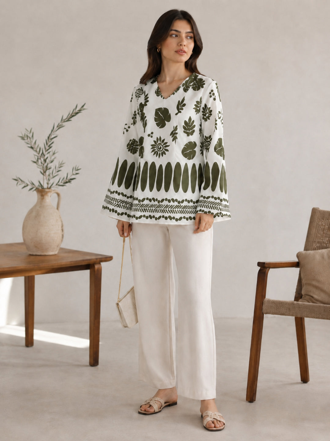Women White Floral Printed V-Neck Relaxed Fit Kurti