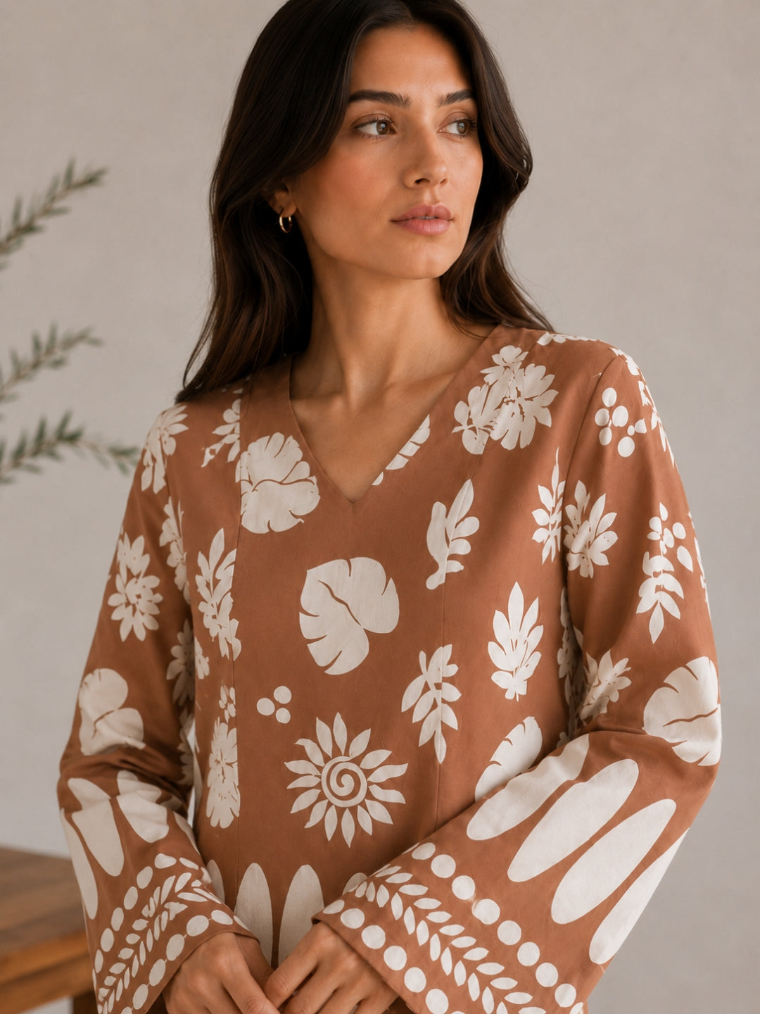 Women White Floral Printed V-Neck Relaxed Fit Kurti