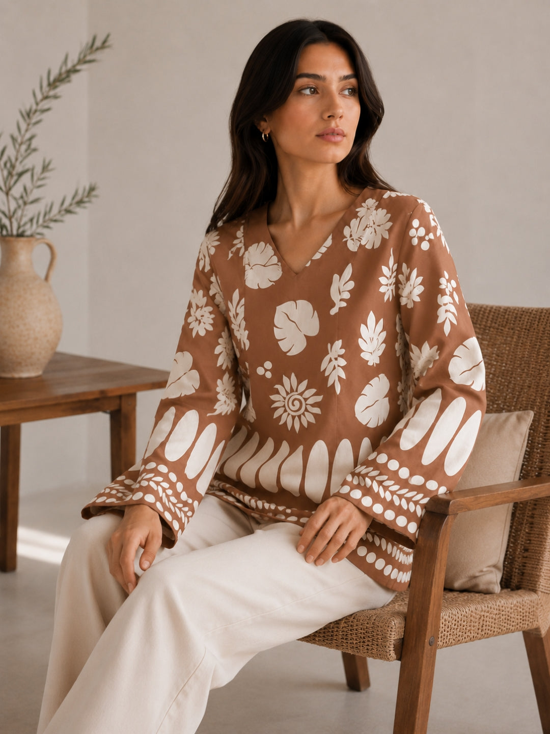 Women White Floral Printed V-Neck Relaxed Fit Kurti