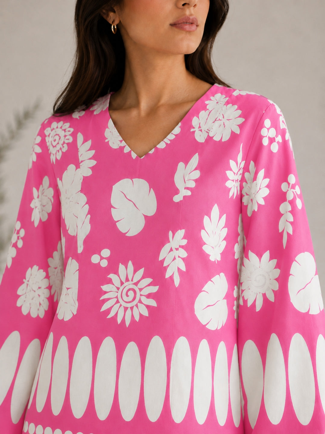 Women White Floral Printed V-Neck Relaxed Fit Kurti