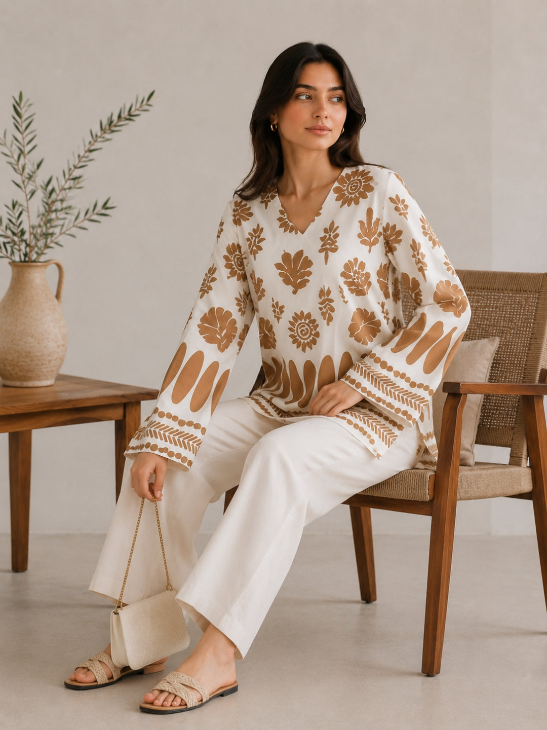 Women White Floral Printed V-Neck Relaxed Fit Kurti