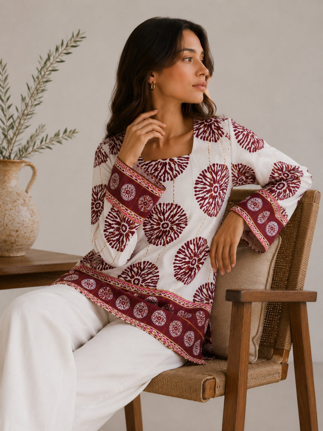 Clobug Women Floral Printed Square Neck Relaxed Fit Kurti