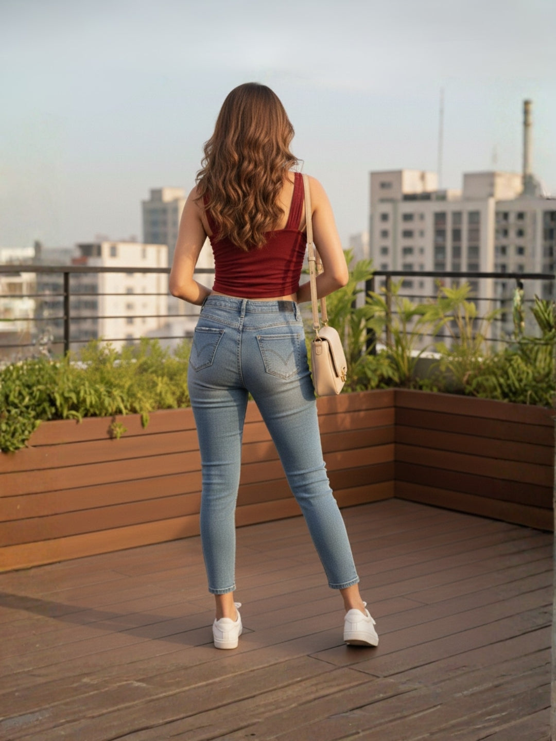 Clobug Women Solid Sweetheart Neck Lycra blend Sleeveless Crop Top