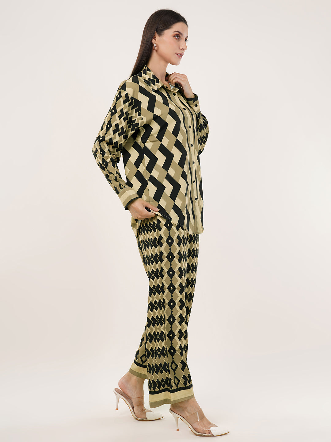 Clobug Women Printed Full Sleeve Crepe Shirt & Pant Co-ord Set