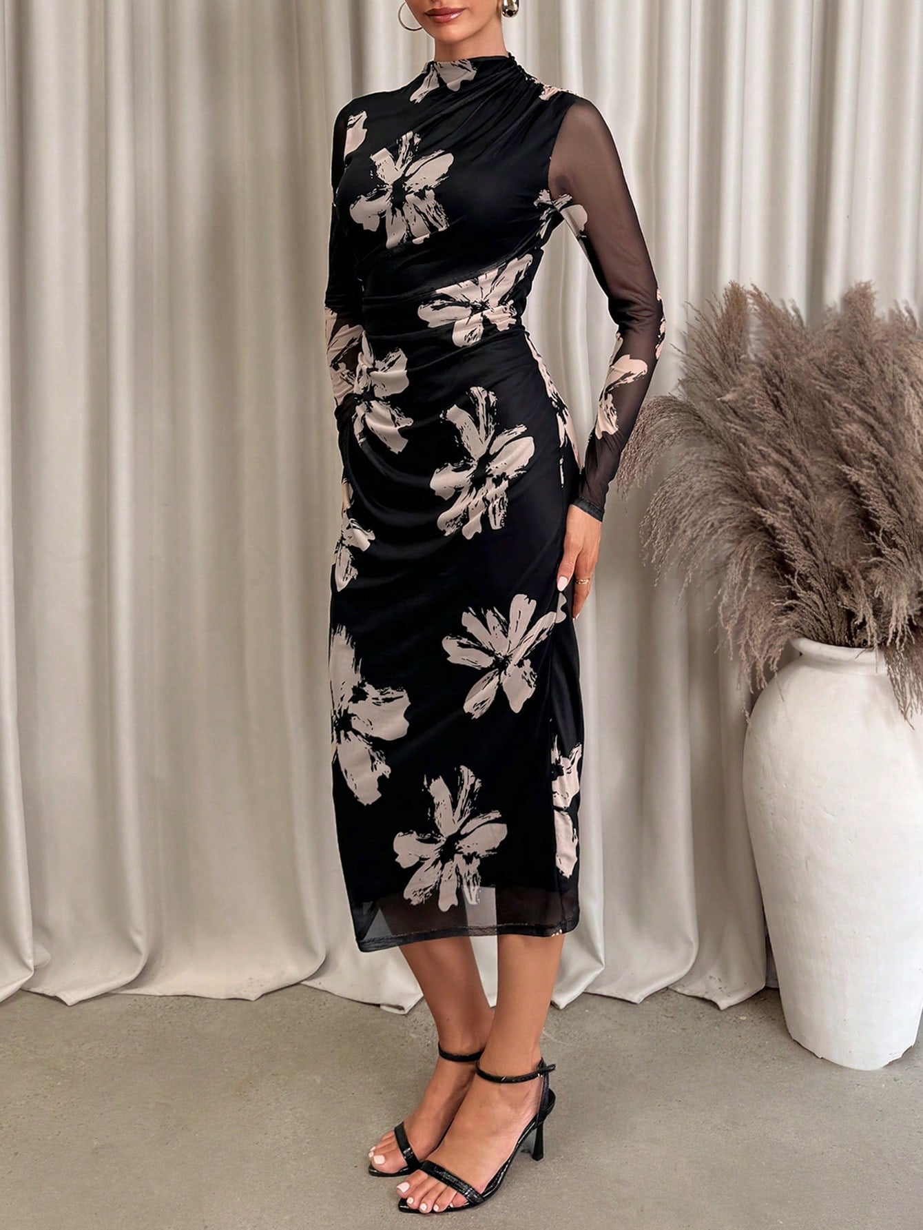 Clobug Women Printed Black Midi Dress