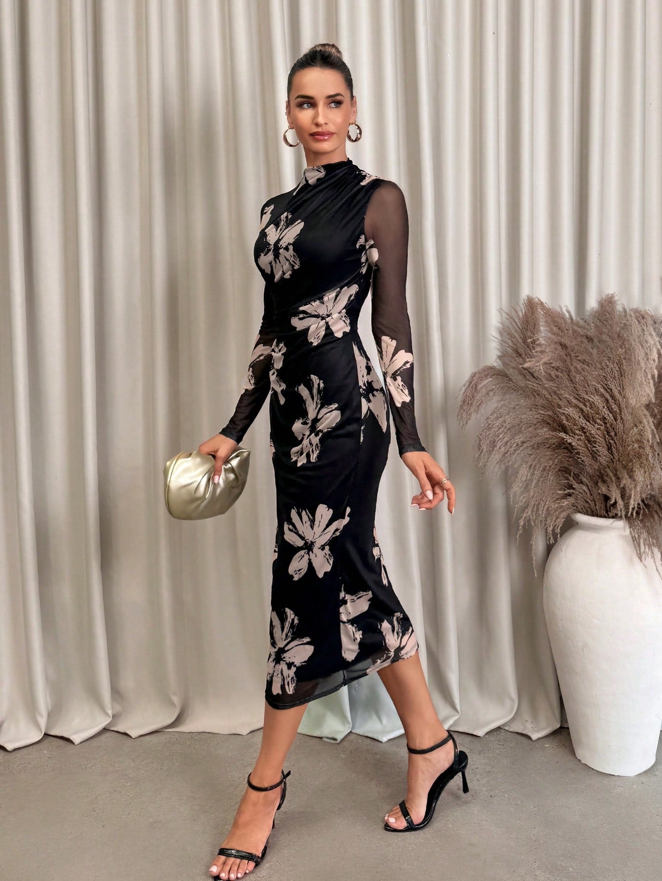 Clobug Women Printed Black Midi Dress