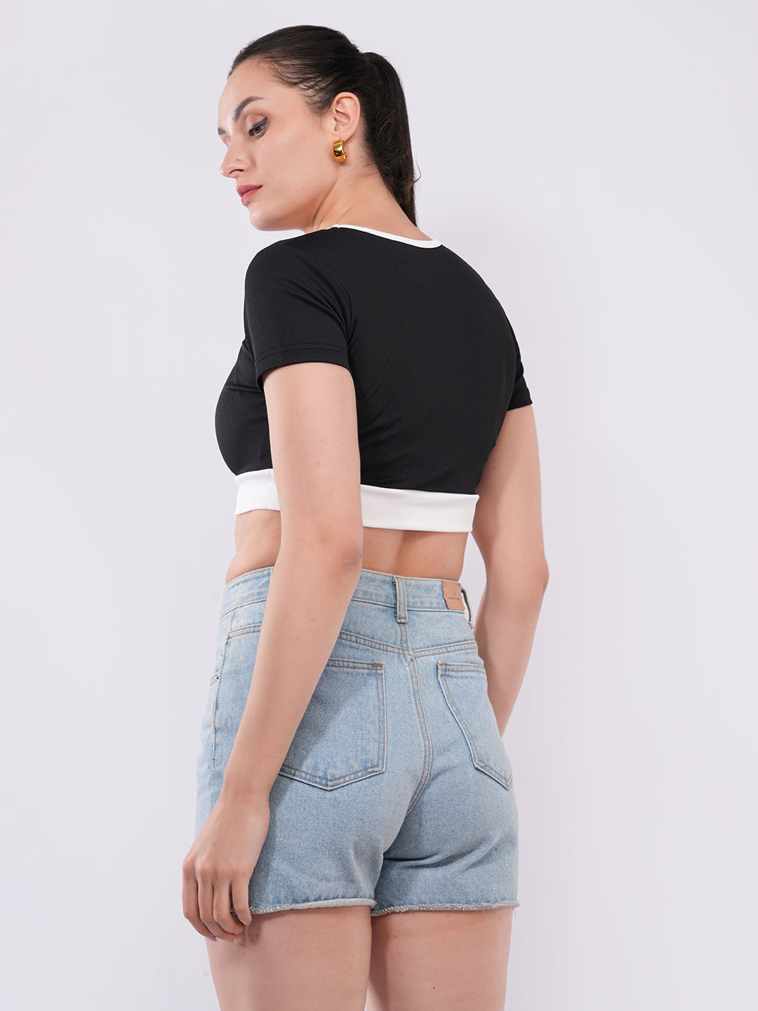 Clobug Women’s Contrast Trim Button Crop Top