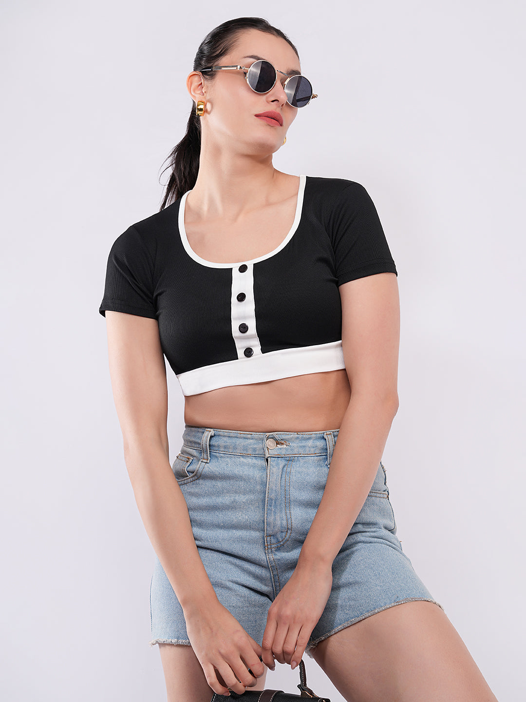 Clobug Women’s Contrast Trim Button Crop Top