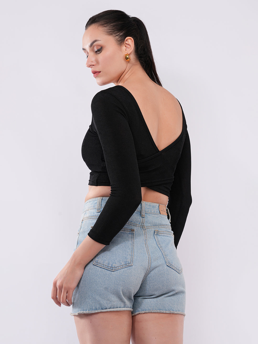Clobug Women’s Black Back-Cut Long Sleeve Crop Top