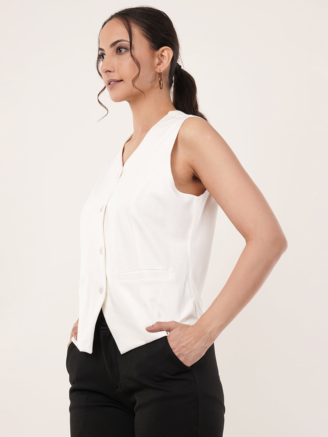 Clobug Women Cotton Blend Sleeveless White Blazer